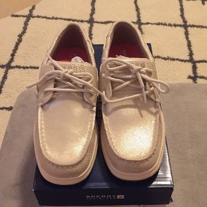 ✨Brand New Sperry Shoes Gold Size 5M!!✨